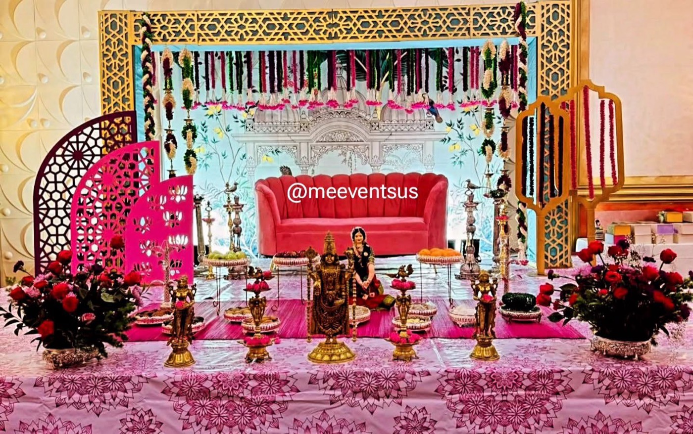 Peacock backdrop reception stage with red sofa